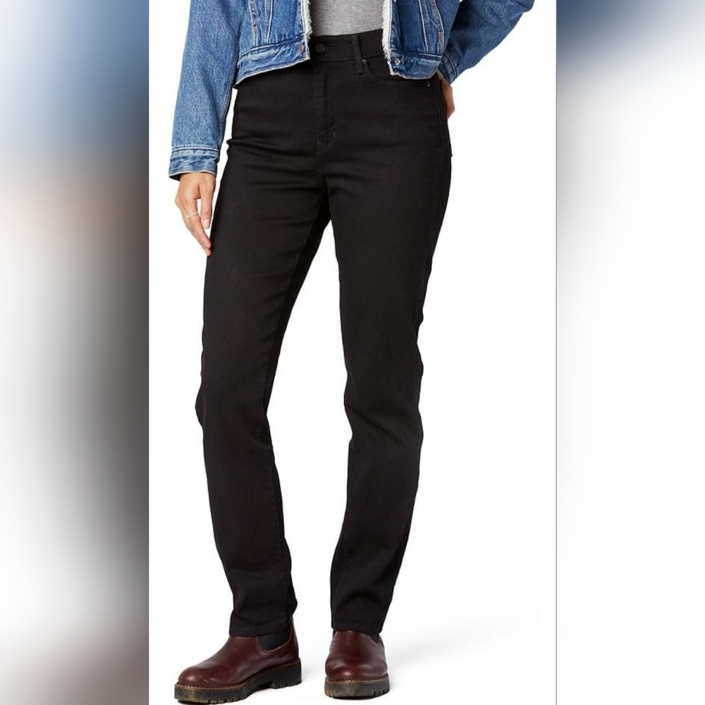 NWT! Levi's Women's Classic Black Straight Leg Jeans 35Wx32L 20M